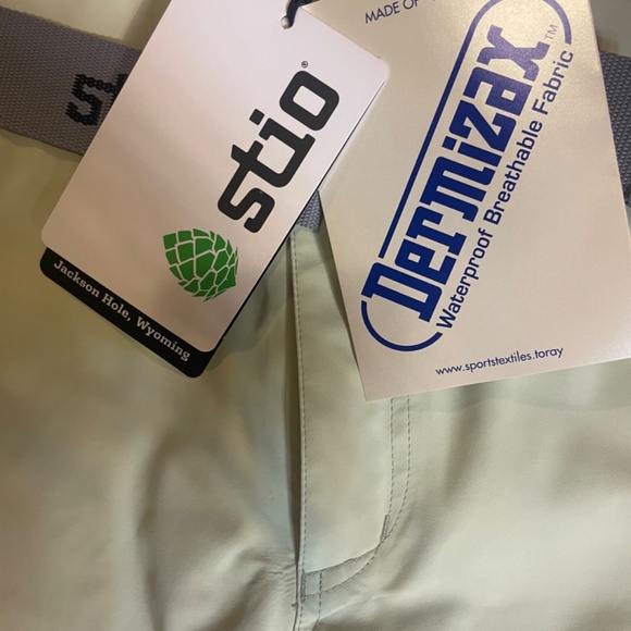 Stio Women's Environ Pant snow pants in the color Sprout Green - Picture 3 of 4